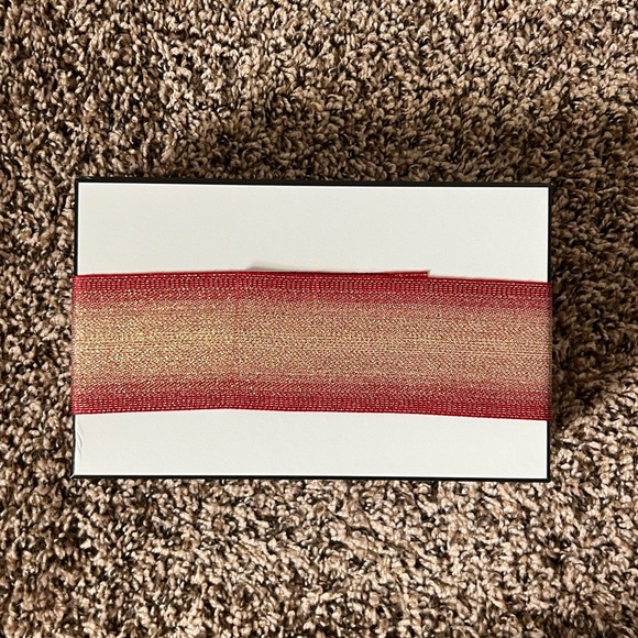 Chanel box with ribbon - Picture 2 of 5